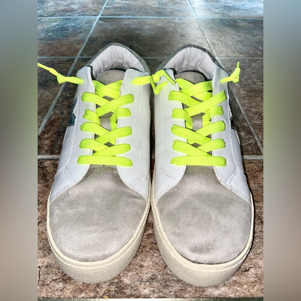 Women’s Madden Girl Linlee Star Shoes - Picture 2 of 6